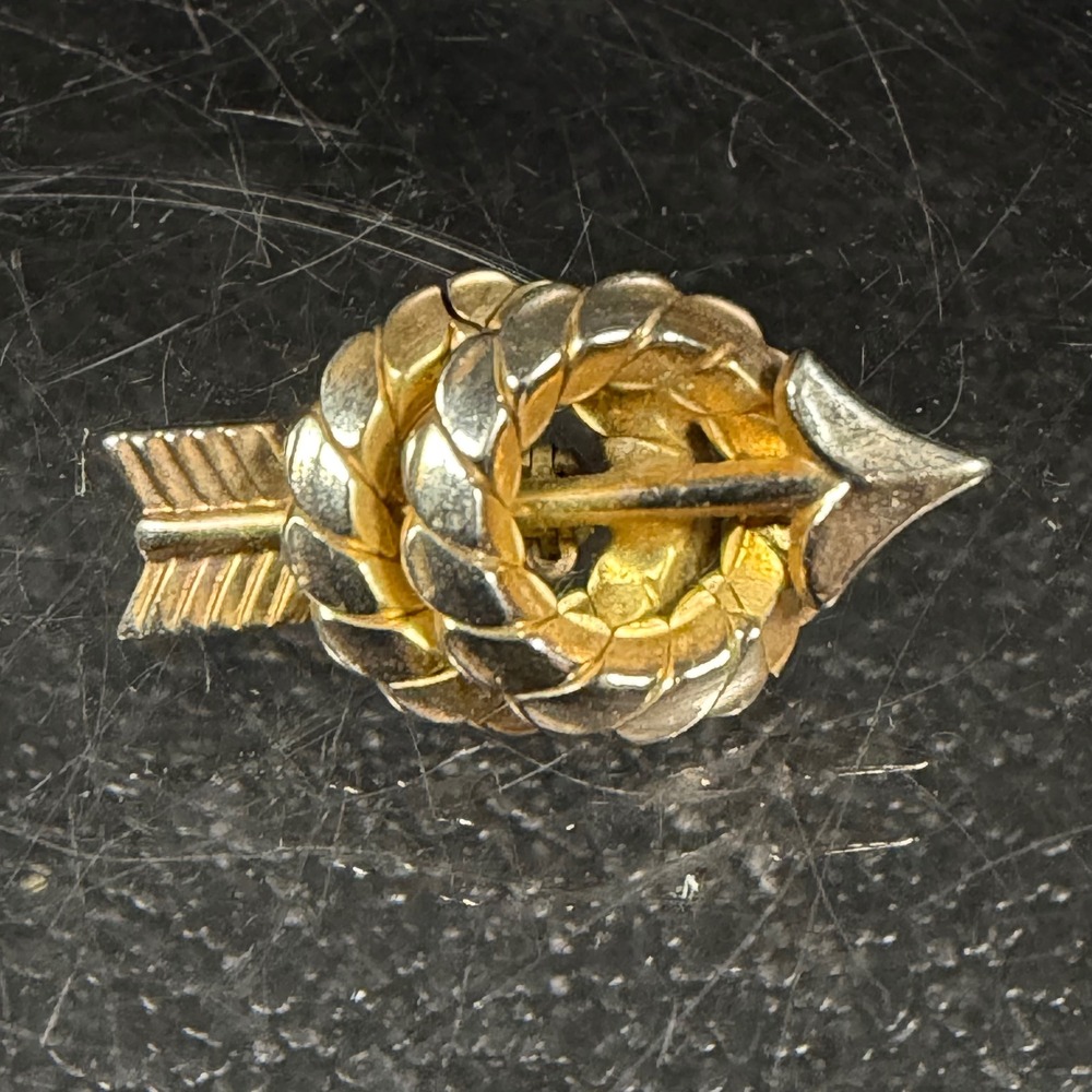 Vintage Arrow Love Knot Brooch Gold Tone Petite Lapel Pin Pat 2069